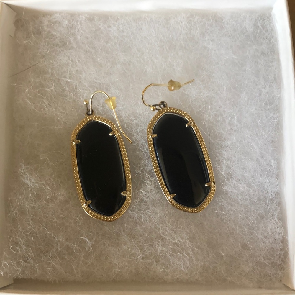 BARELY WORN kendra scott earrings